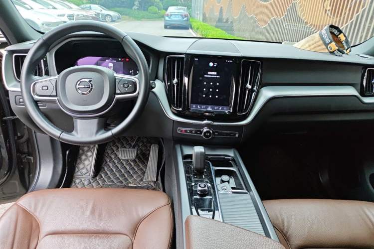 Used Volvo XC60 2022 B5 4x4 Zhiyi Luxury Edition Center Console