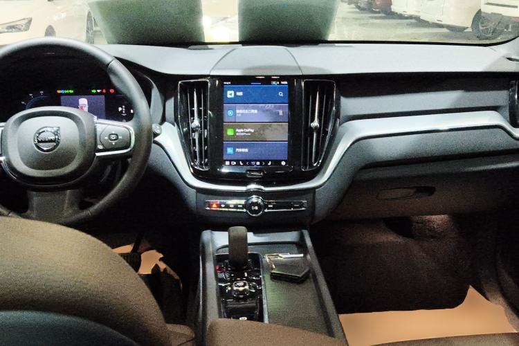 Used Volvo XC60 2022 B5 4x4 Zhiyi Luxury Edition Center Console