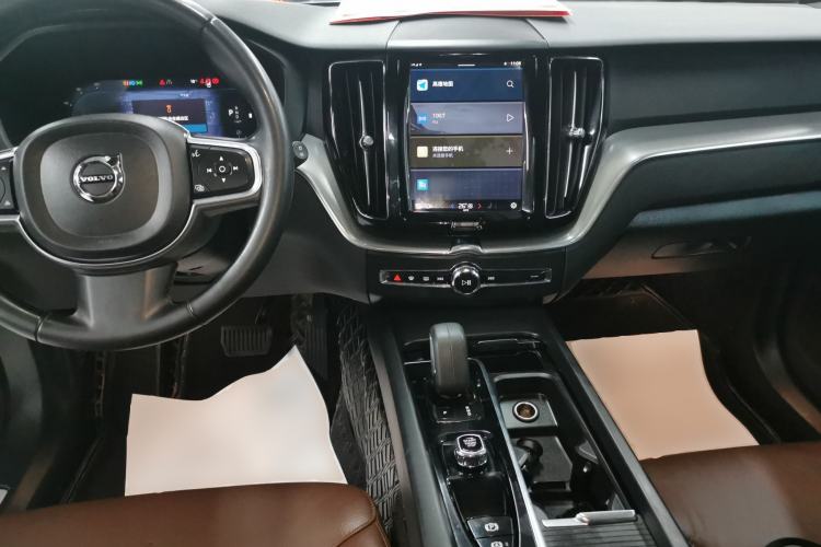 Used Volvo XC60 2022 B5 4x4 Zhiyi Luxury Edition Center Console
