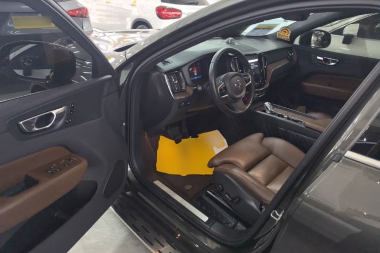 Used Volvo XC60 2022 B5 4x4 Smart Luxury Edition Driver Seat