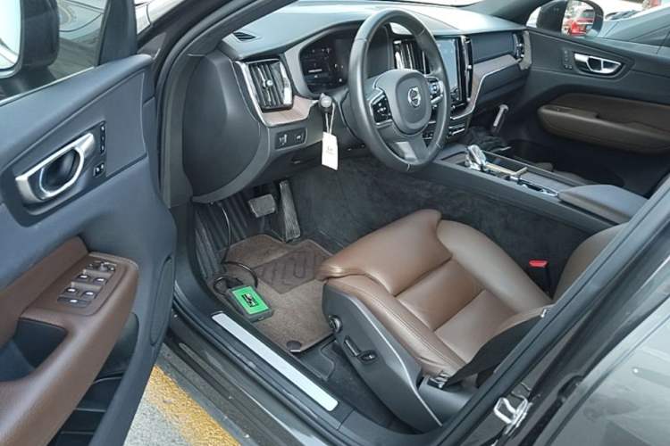 Used Volvo XC60 2022 B5 4x4 Smart Luxury Edition Driver Seat