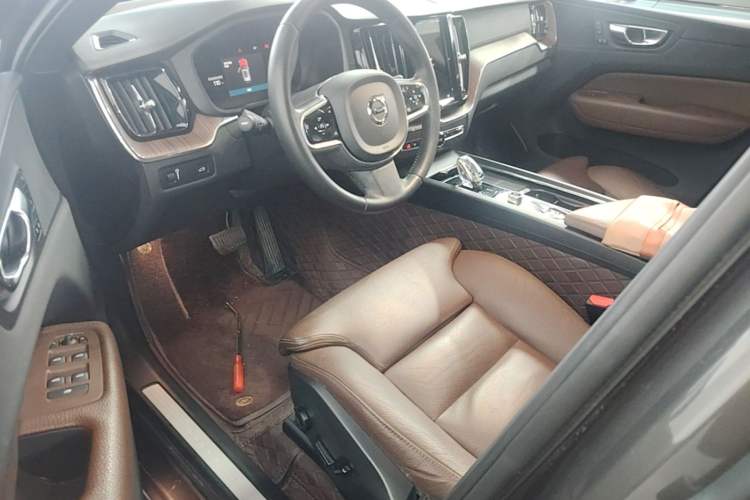 Used Volvo XC60 2022 B5 4x4 Smart Luxury Edition Driver Seat