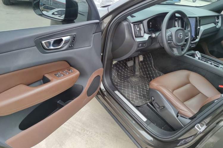 Used Volvo XC60 2022 B5 4x4 Zhiyi Luxury Edition Driver Seat