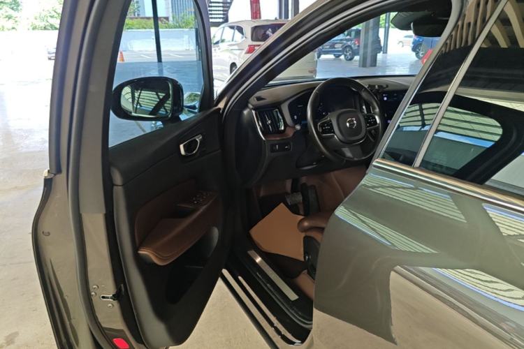 Used Volvo XC60 2022 B5 4x4 Smart Luxury Edition Driver Seat