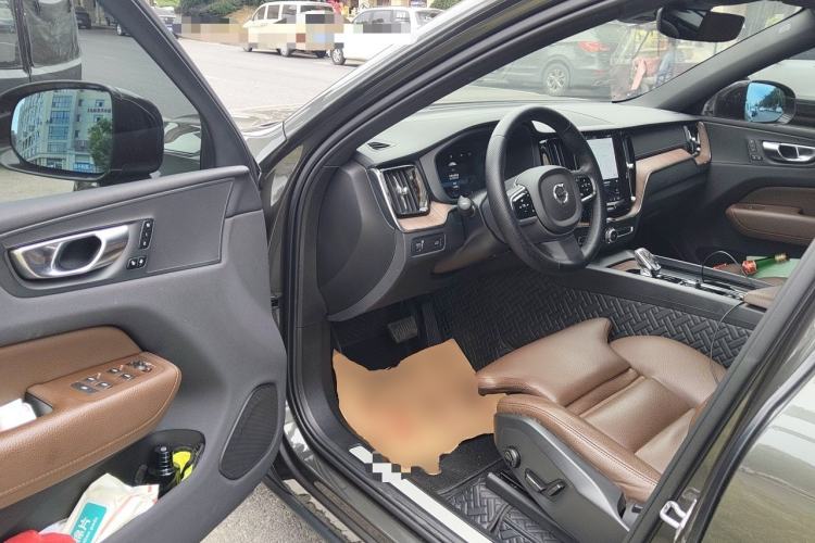 Used Volvo XC60 2022 B5 4x4 Smart Luxury Edition Driver Seat