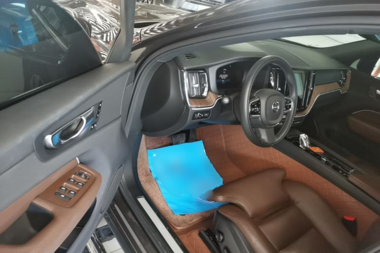 Used Volvo XC60 2022 B5 4x4 Smart Luxury Edition Driver Seat