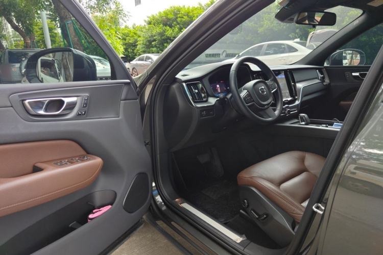 Used Volvo XC60 2022 B5 4x4 Zhiyi Luxury Edition Driver Seat