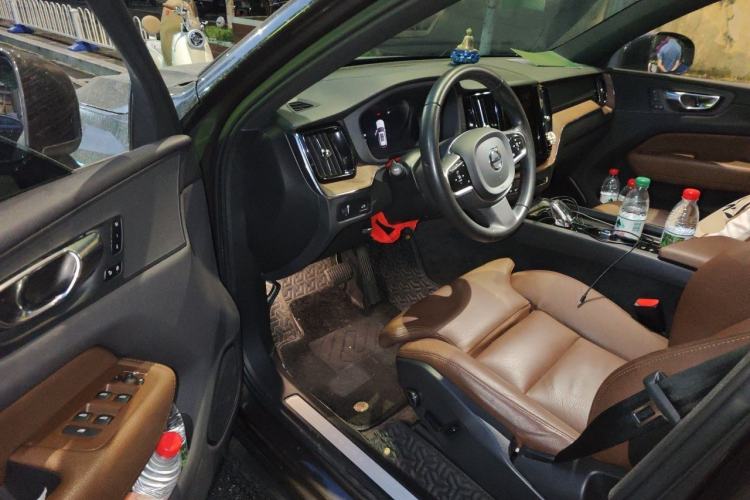 Used Volvo XC60 2022 B5 4x4 Smart Luxury Edition Driver Seat