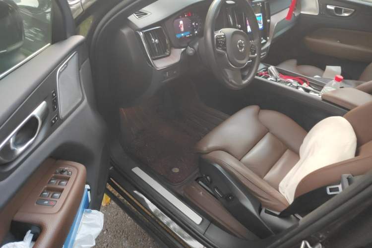 Used Volvo XC60 2022 B5 4x4 Smart Luxury Edition Driver Seat