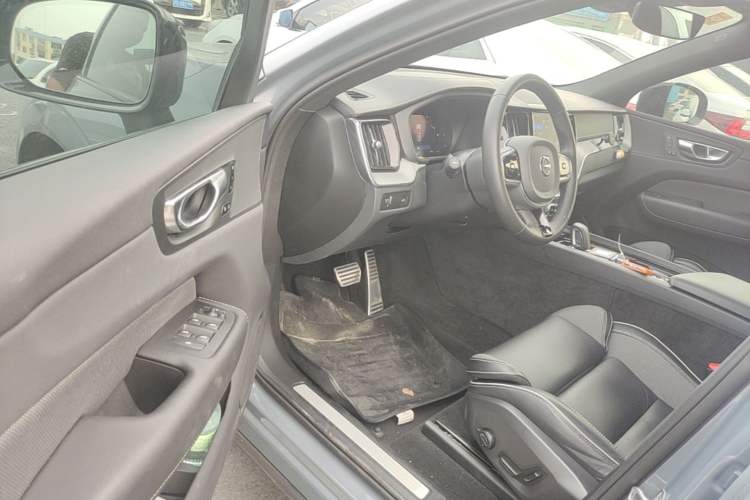Used Volvo XC60 2022 B5 4x4 Smart & Advanced Sport Edition Driver Seat