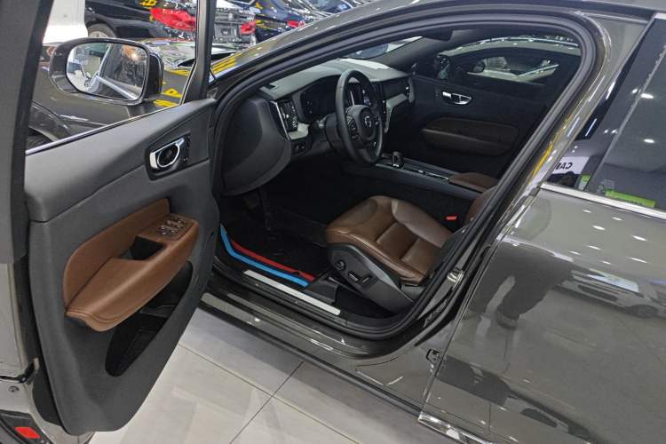 Used Volvo XC60 2022 B5 4x4 Zhiyi Luxury Edition Driver Seat