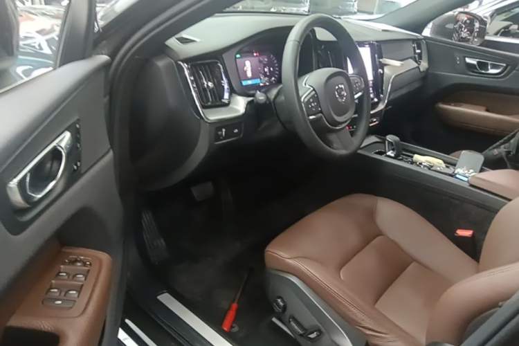 Used Volvo XC60 2022 B5 4x4 Zhiyi Luxury Edition Driver Seat