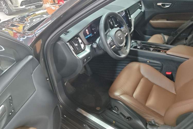 Used Volvo XC60 2022 B5 4x4 Smart Luxury Edition Driver Seat