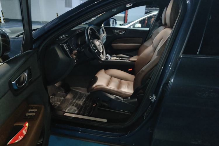 Used Volvo XC60 2022 B5 4x4 Smart Luxury Edition Driver Seat