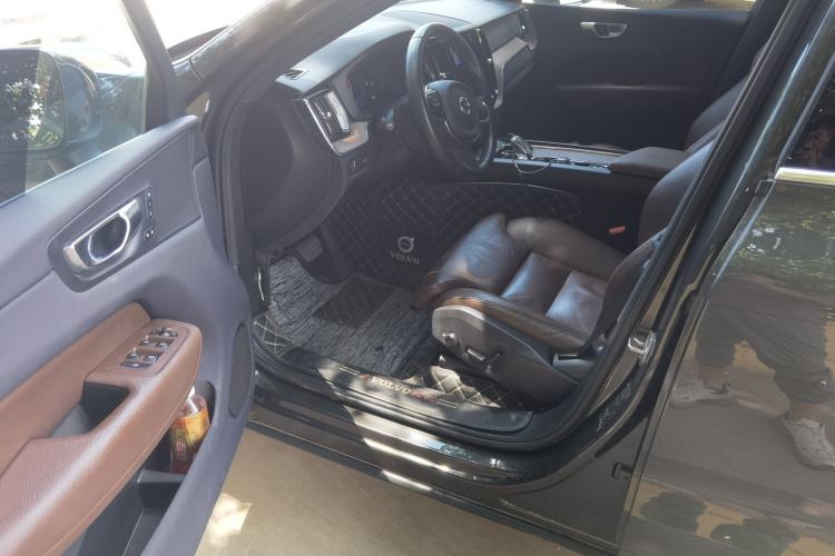 Used Volvo XC60 2022 B5 4x4 Smart Luxury Edition Driver Seat