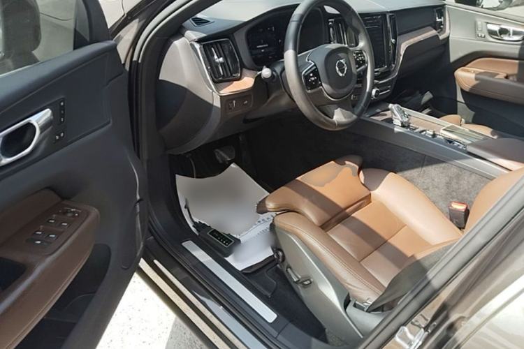 Used Volvo XC60 2022 B5 4x4 Smart Luxury Edition Driver Seat
