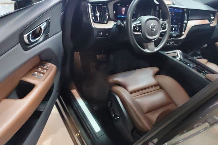 Used Volvo XC60 2022 B5 4x4 Smart Luxury Edition Driver Seat