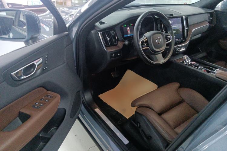 Used Volvo XC60 2022 B5 4x4 Smart Luxury Edition Driver Seat