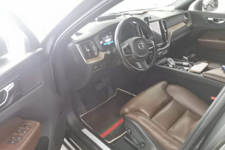 Used Volvo XC60 2022 B5 4x4 Smart Luxury Edition Driver Seat