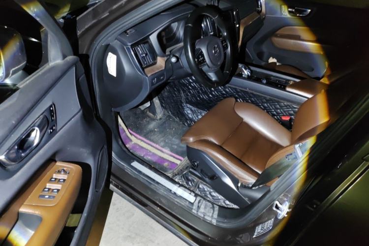 Used Volvo XC60 2022 B5 4x4 Smart Luxury Edition Driver Seat
