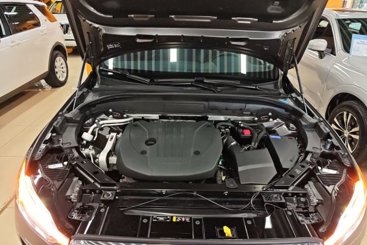 Used Volvo XC60 2022 B5 4x4 Zhiyi Luxury Edition Engine Bay