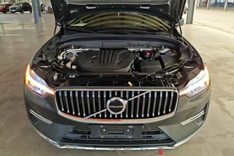 Used Volvo XC60 2022 B5 4x4 Smart Luxury Edition Engine Bay