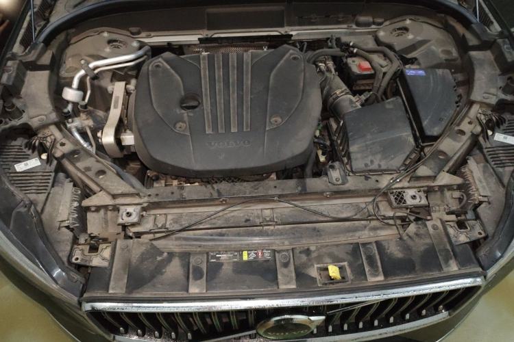 Used Volvo XC60 2022 B5 4x4 Zhiyi Luxury Edition Engine Bay