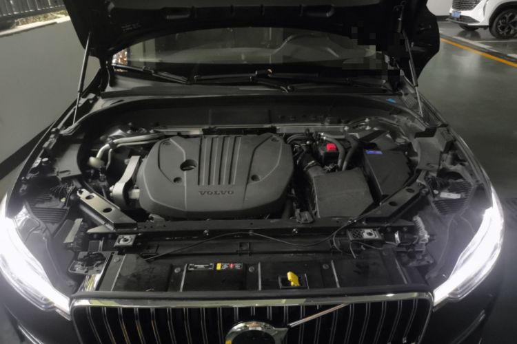 Used Volvo XC60 2022 B5 4x4 Smart Luxury Edition Engine Bay