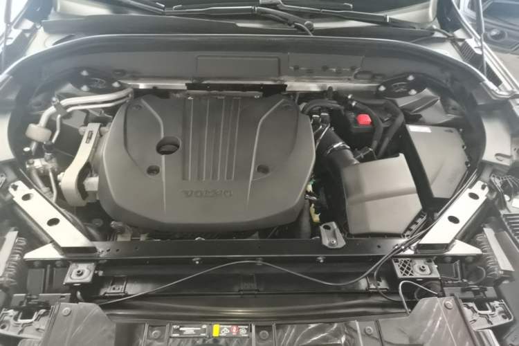 Used Volvo XC60 2022 B5 4x4 Smart Luxury Edition Engine Bay