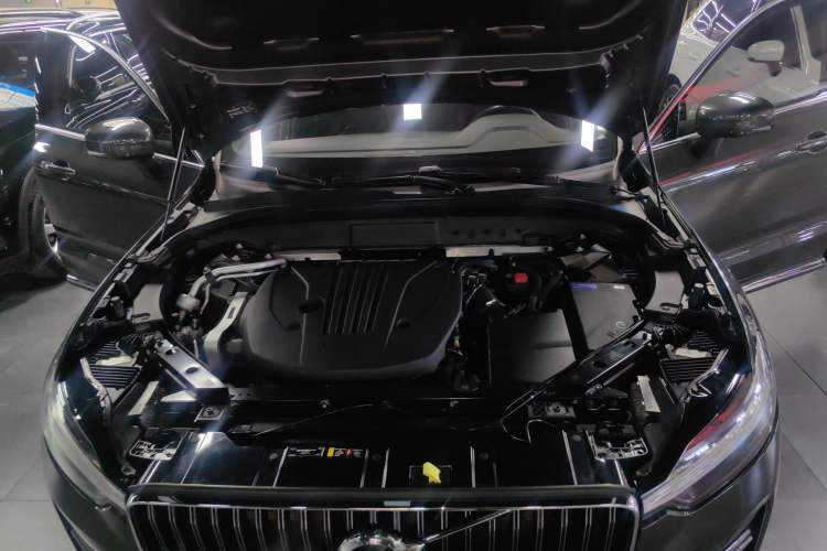 Used Volvo XC60 2022 B5 4x4 Smart Luxury Edition Engine Bay