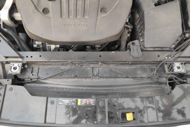 Used Volvo XC60 2022 B5 4x4 Smart Luxury Edition Engine Bay