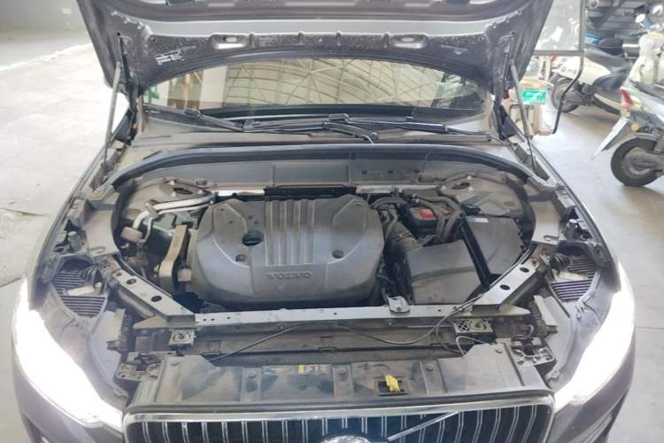 Used Volvo XC60 2022 B5 4x4 Zhiyi Luxury Edition Engine Bay