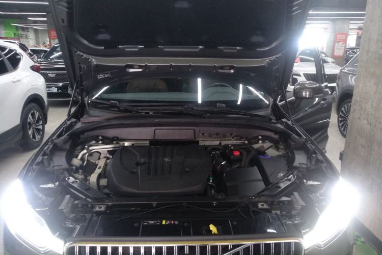 Used Volvo XC60 2022 B5 4x4 Zhiyi Luxury Edition Engine Bay