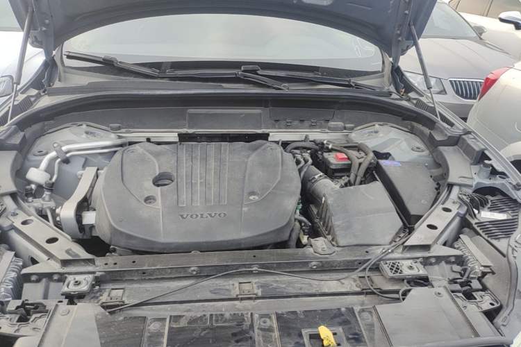 Used Volvo XC60 2022 B5 4x4 Smart & Advanced Sport Edition Engine Bay