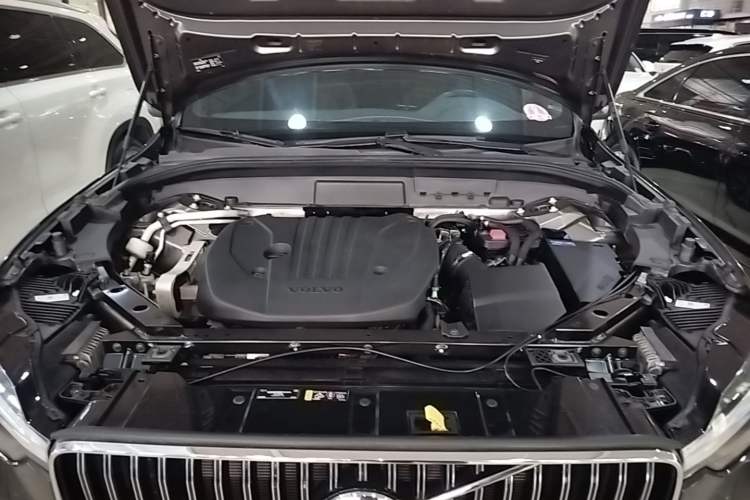 Used Volvo XC60 2022 B5 4x4 Zhiyi Luxury Edition Engine Bay