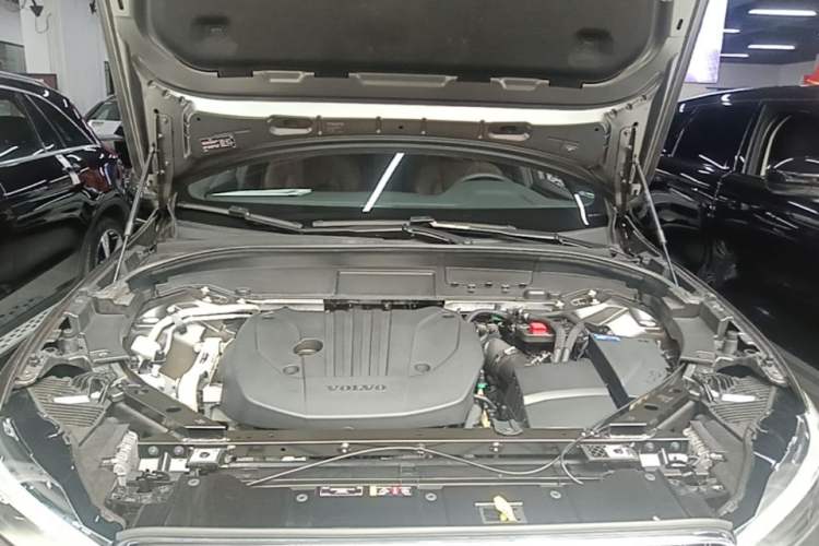 Used Volvo XC60 2022 B5 4x4 Zhiyi Luxury Edition Engine Bay