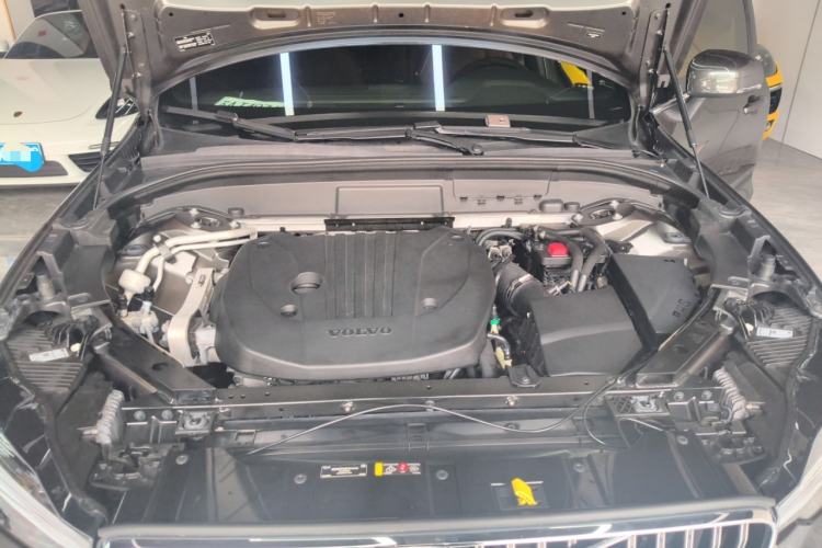 Used Volvo XC60 2022 B5 4x4 Smart Luxury Edition Engine Bay
