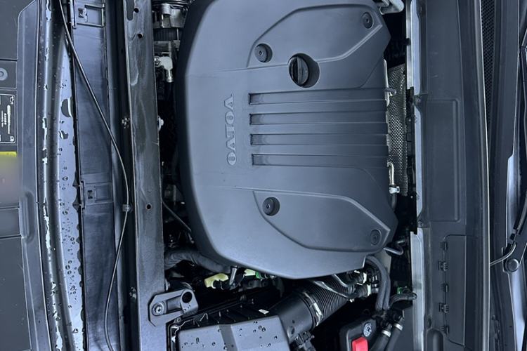 Used Volvo XC60 2022 B5 4x4 Zhiyi Luxury Edition Engine Bay