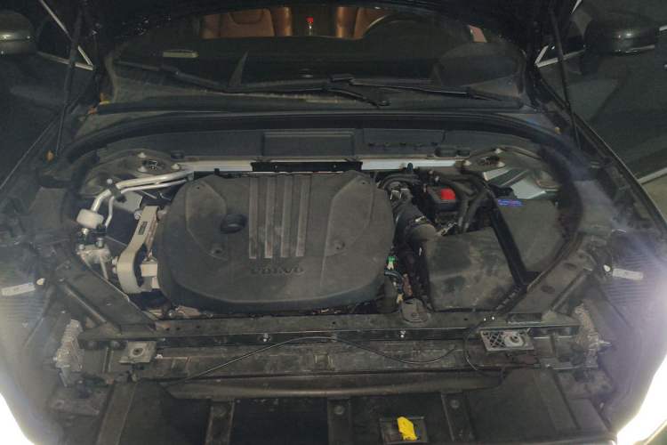 Used Volvo XC60 2022 B5 4x4 Zhiyi Luxury Edition Engine Bay