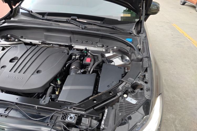 Used Volvo XC60 2022 B5 4x4 Zhiyi Luxury Edition Engine Bay Left