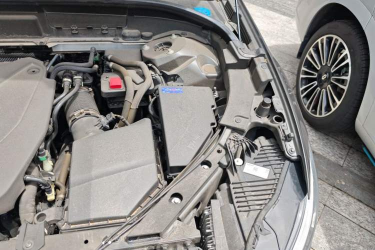 Used Volvo XC60 2022 B5 4x4 Smart Luxury Edition Engine Bay Left
