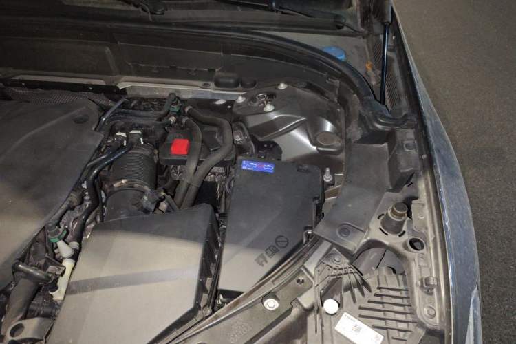 Used Volvo XC60 2022 B5 4x4 Smart Luxury Edition Engine Bay Left