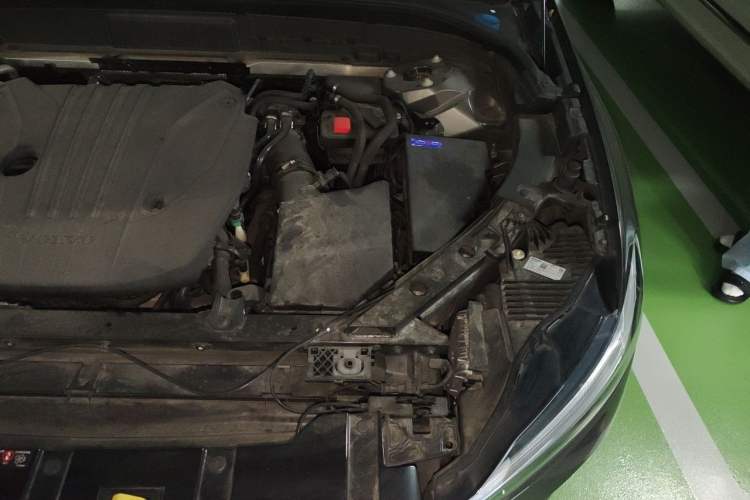 Used Volvo XC60 2022 B5 4x4 Zhiyi Luxury Edition Engine Bay Left