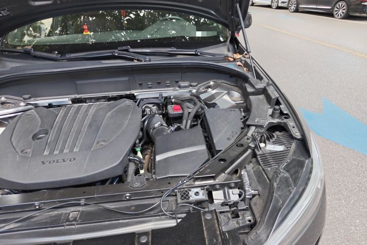 Used Volvo XC60 2022 B5 4x4 Zhiyi Luxury Edition Engine Bay Left