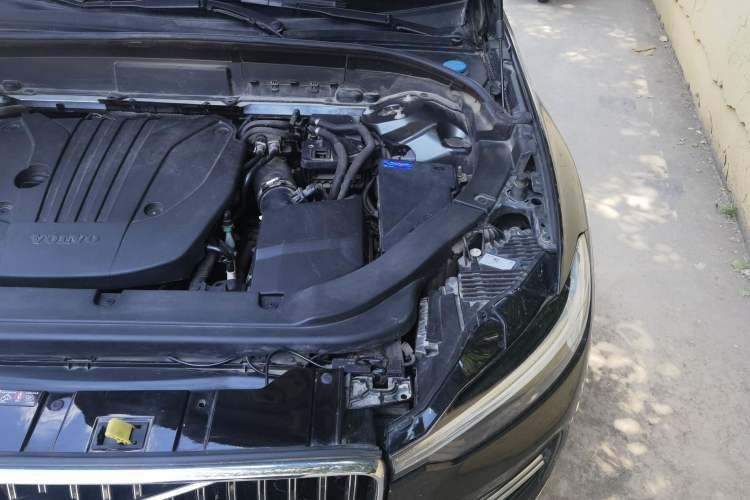 Used Volvo XC60 2022 B5 4x4 Smart Luxury Edition Engine Bay Left