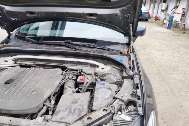 Used Volvo XC60 2022 B5 4x4 Zhiyi Luxury Edition Engine Bay Left