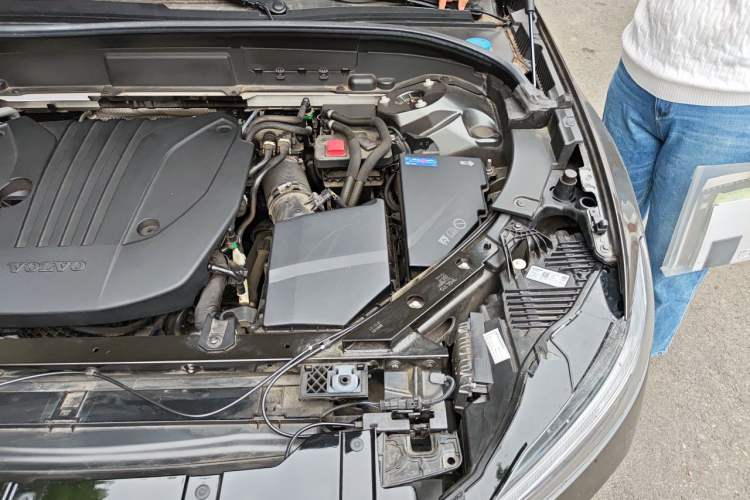 Used Volvo XC60 2022 B5 4x4 Zhiyi Luxury Edition Engine Bay Left
