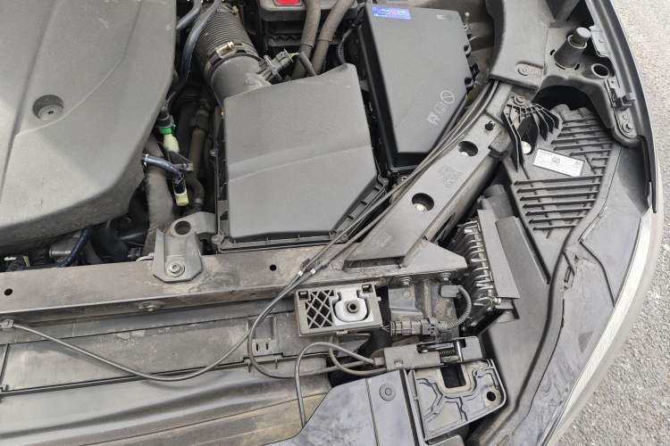 Used Volvo XC60 2022 B5 4x4 Smart Luxury Edition Engine Bay Left
