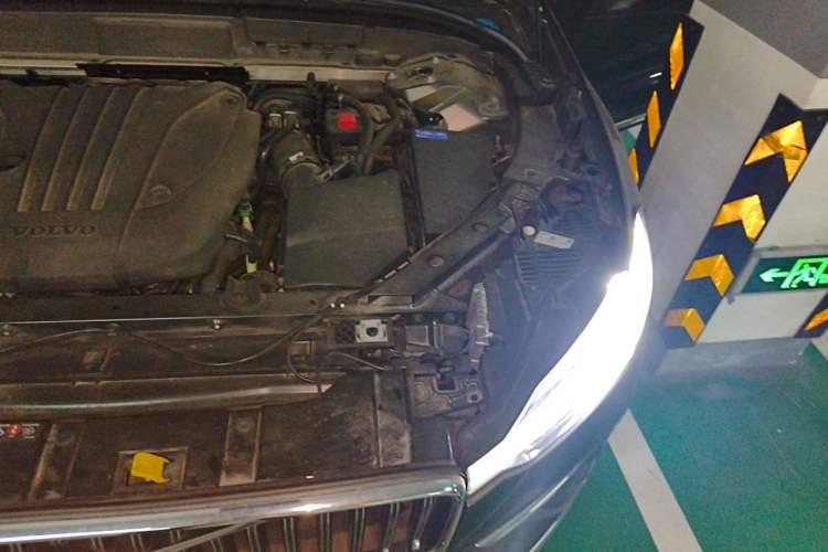 Used Volvo XC60 2022 B5 4x4 Smart Luxury Edition Engine Bay Left