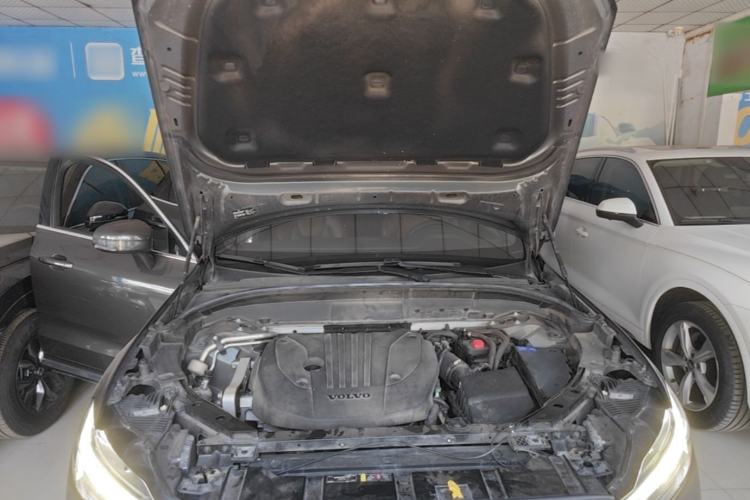 Used Volvo XC60 2022 B5 4x4 Smart Luxury Edition Engine Bay